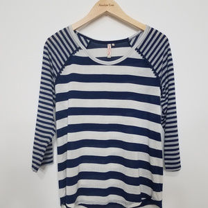 Red Camel Blue and White Striped Hi-Lo 3/4 sleeve Top crew neck shirt Medium